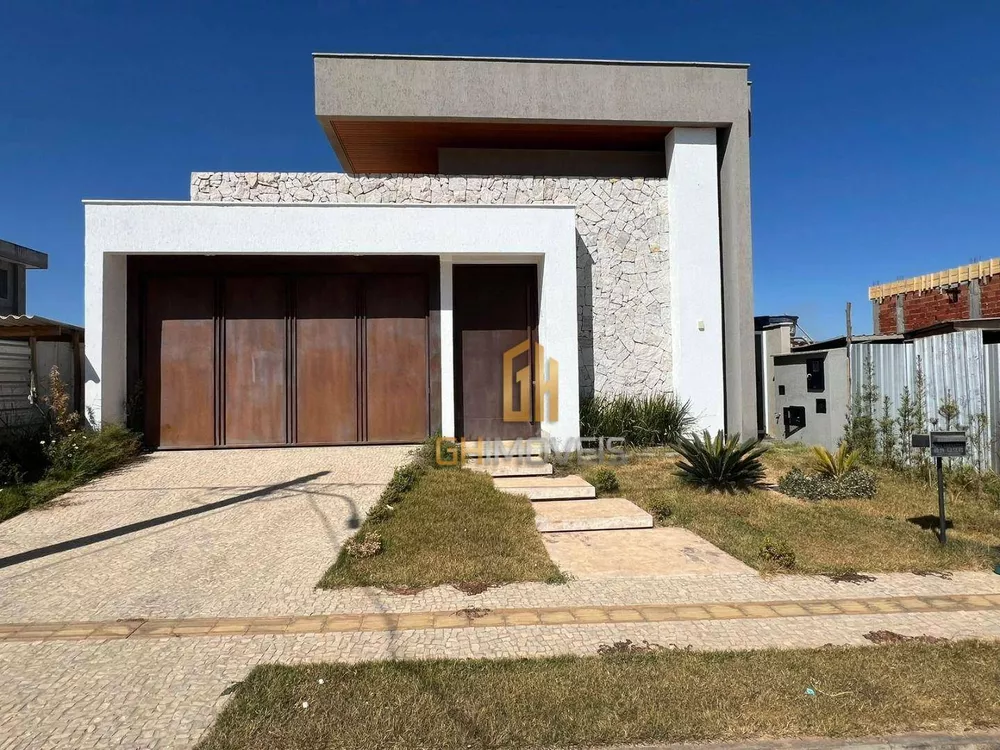 Casa à venda com 3 quartos, 159m² - Foto 1