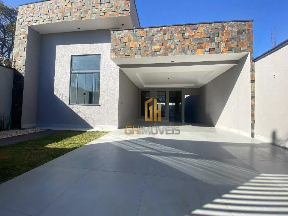 Casa à venda com 3 quartos, 117m² - Foto 1