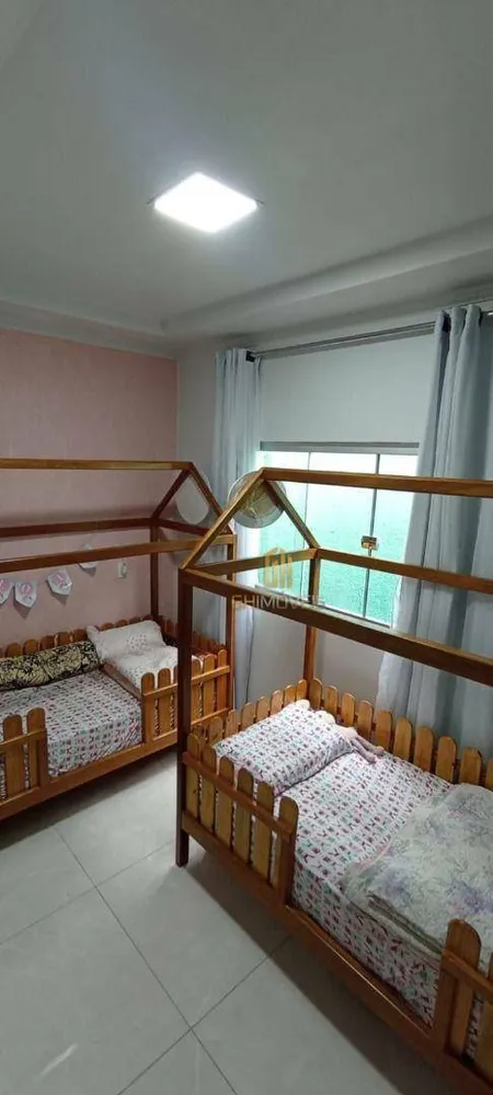 Casa, 4 quartos, 225 m² - Foto 1