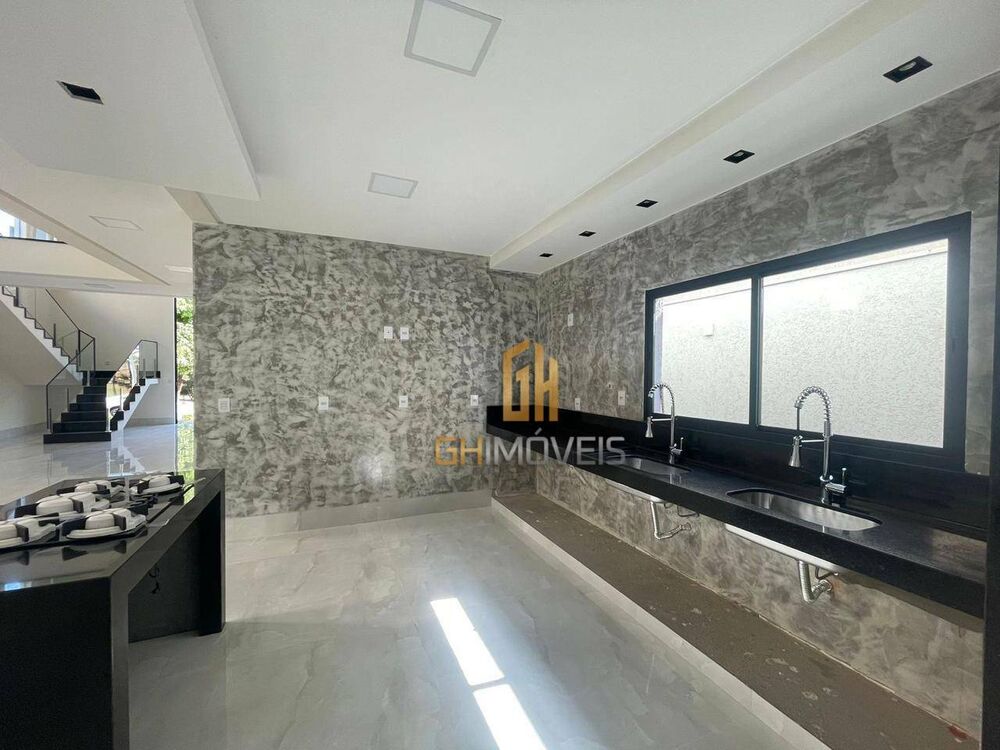 Sobrado à venda com 4 quartos, 316m² - Foto 2