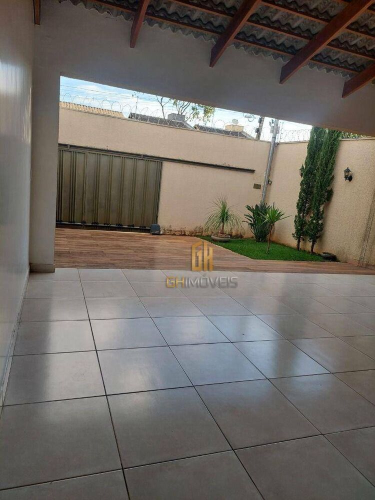 Casa à venda com 3 quartos, 208m² - Foto 3