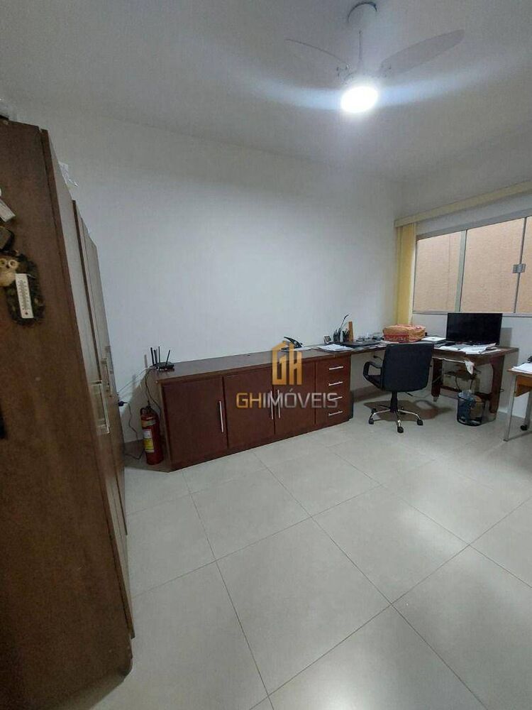 Casa à venda com 3 quartos, 208m² - Foto 1