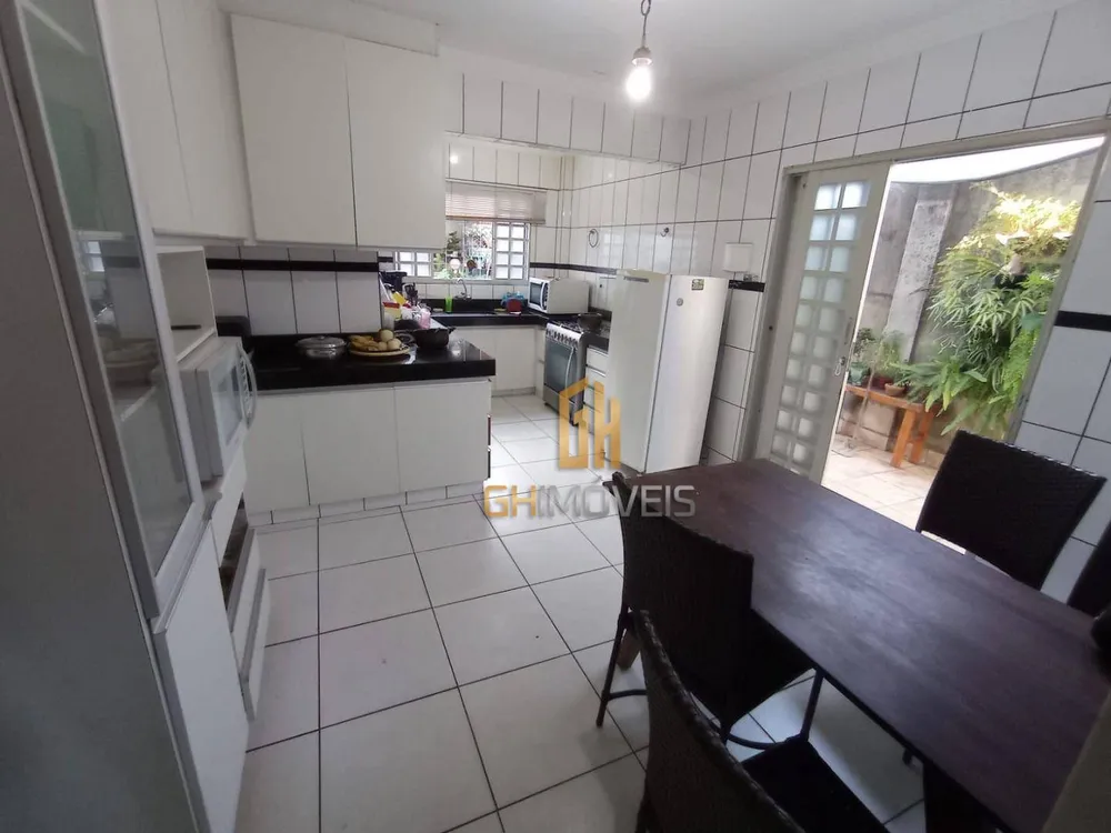 Casa, 4 quartos, 260 m² - Foto 2