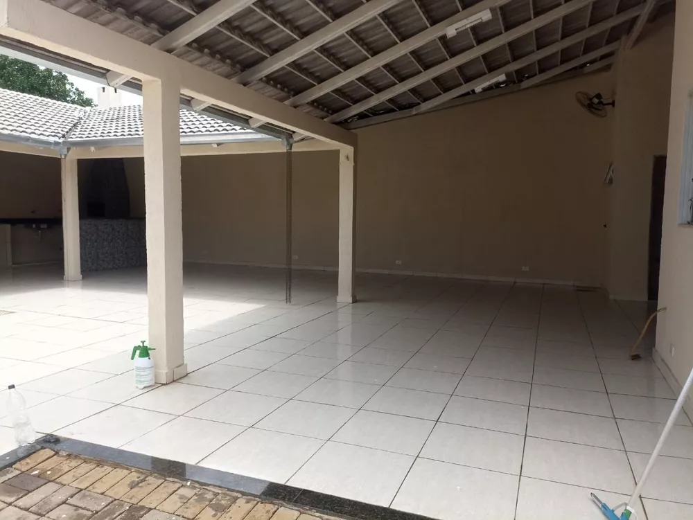 Casa à venda com 3 quartos, 242m² - Foto 3