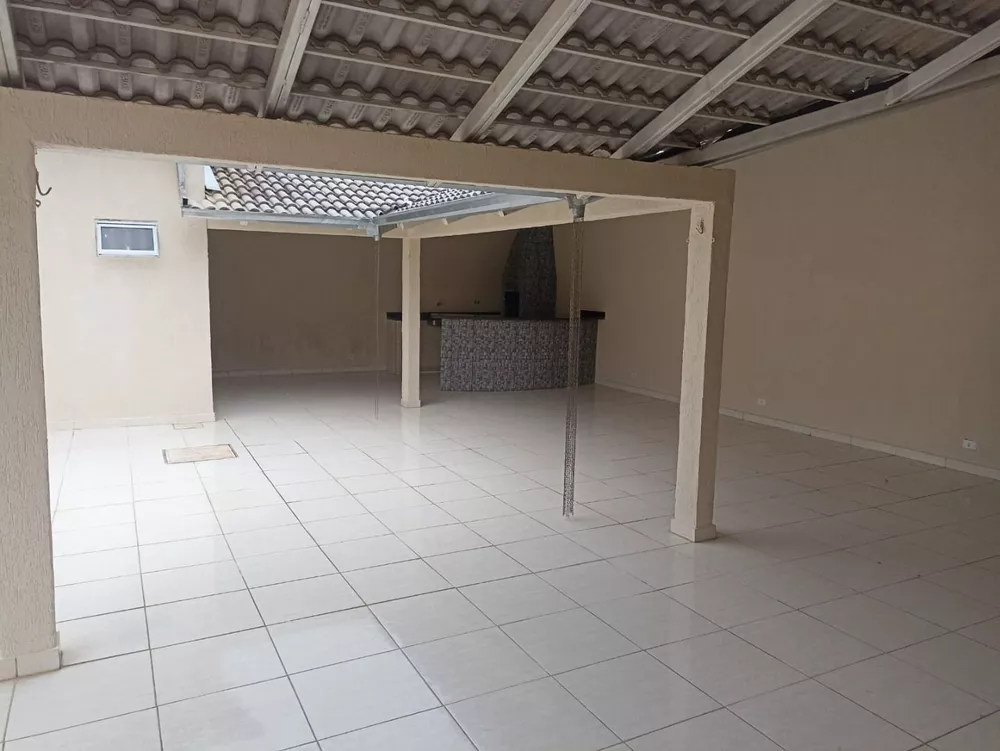 Casa à venda com 3 quartos, 242m² - Foto 4