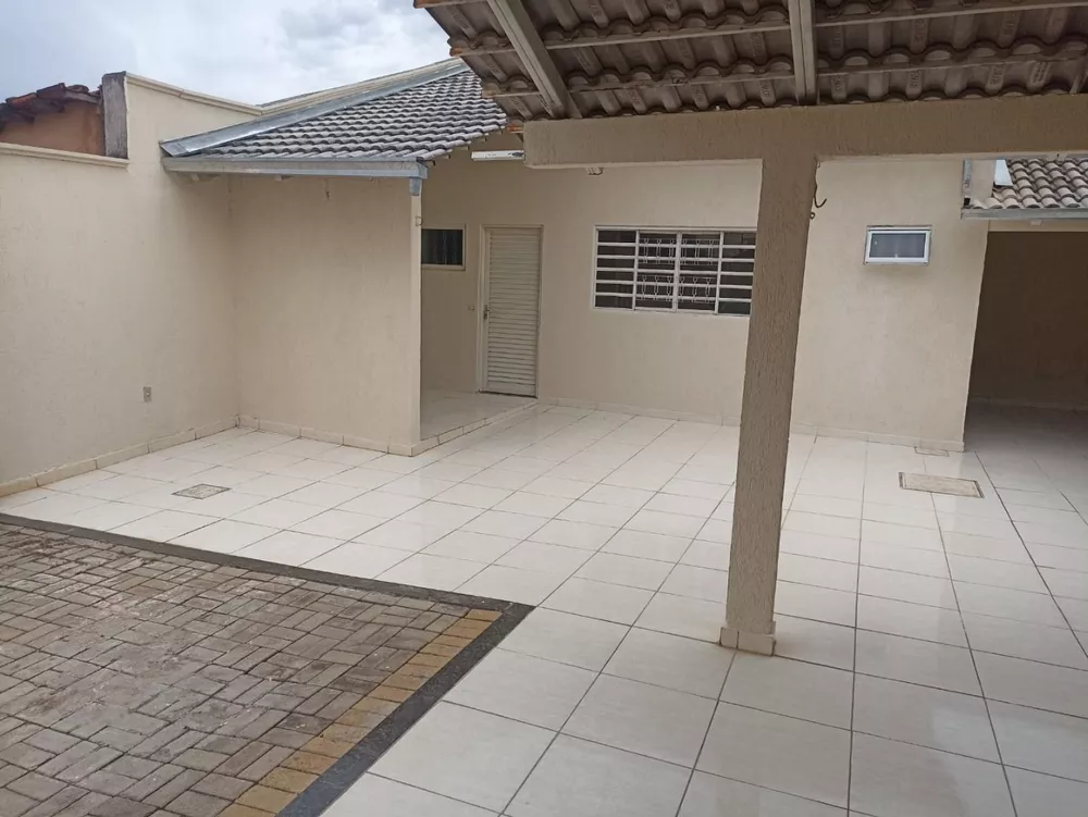 Casa à venda com 3 quartos, 242m² - Foto 2