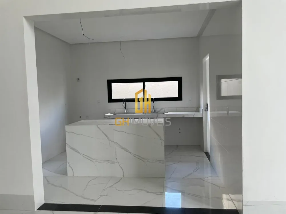 Casa, 4 quartos, 235 m² - Foto 1