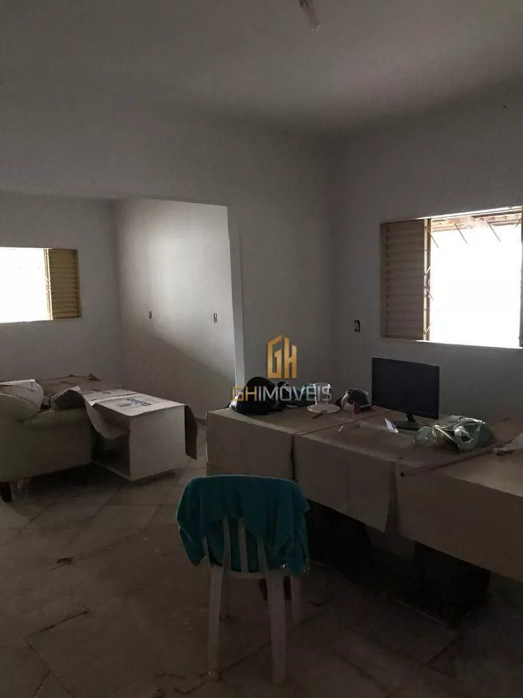 Casa à venda com 3 quartos, 300m² - Foto 2