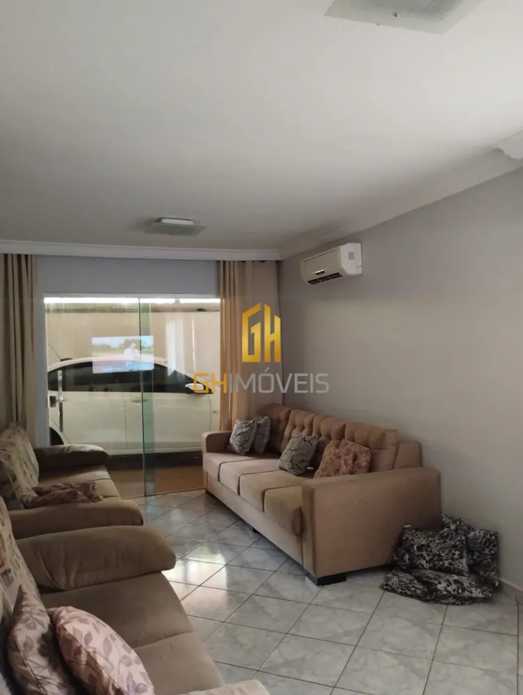 Casa, 3 quartos, 200 m² - Foto 1