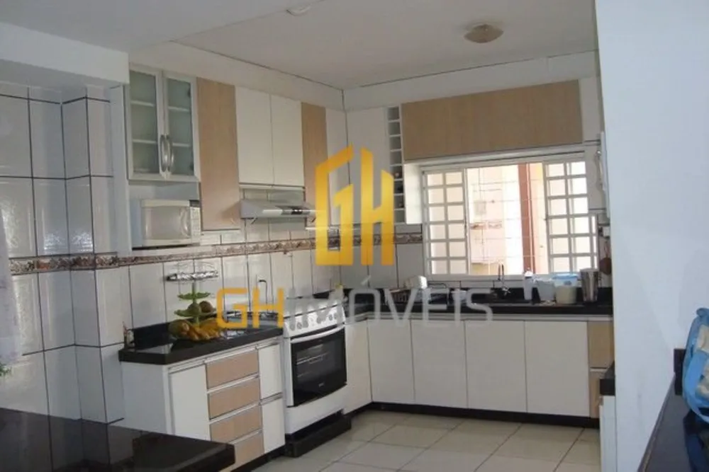 Sobrado, 3 quartos, 198 m² - Foto 1