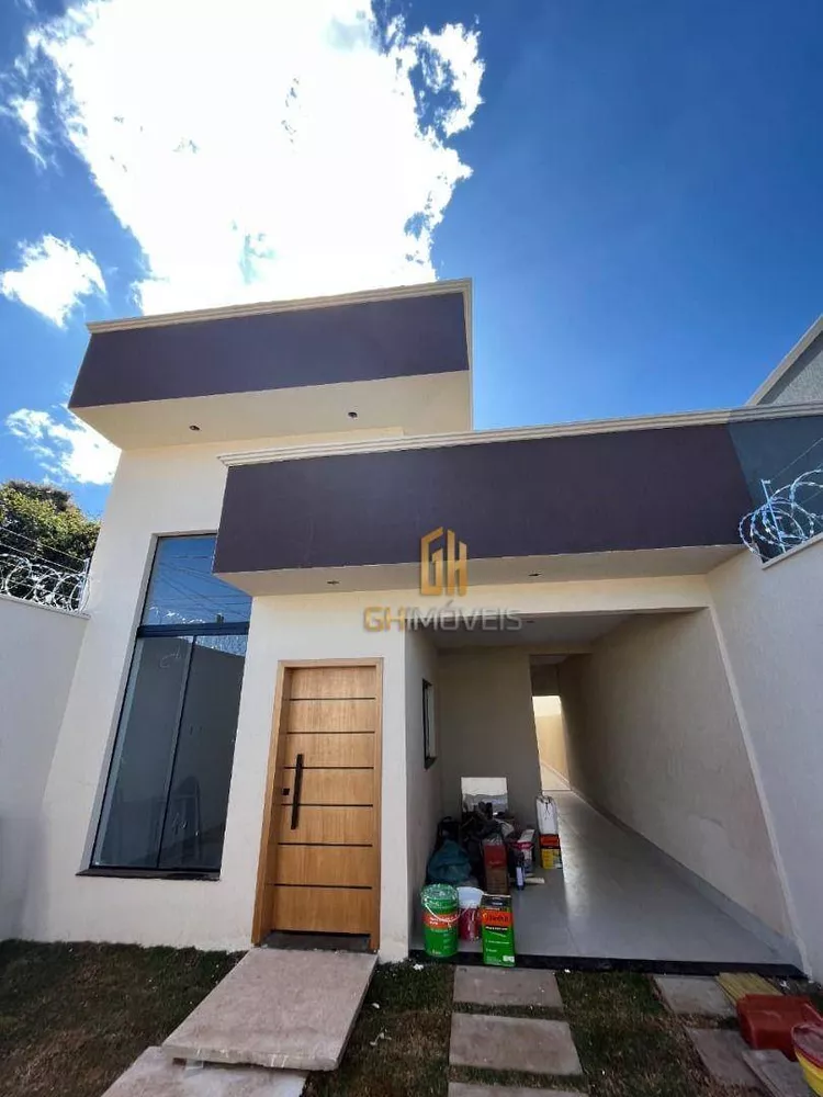 Casa à venda com 3 quartos, 111m² - Foto 1