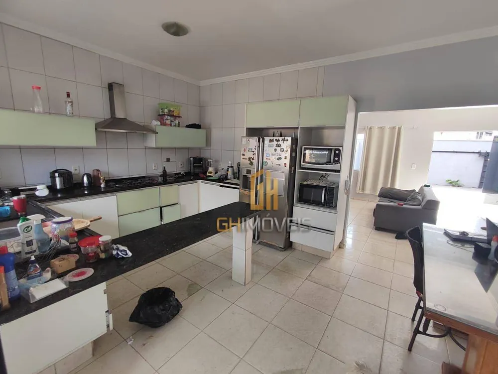 Casa, 3 quartos, 223 m² - Foto 1