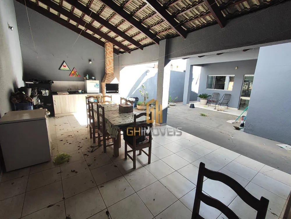 Casa, 3 quartos, 223 m² - Foto 2