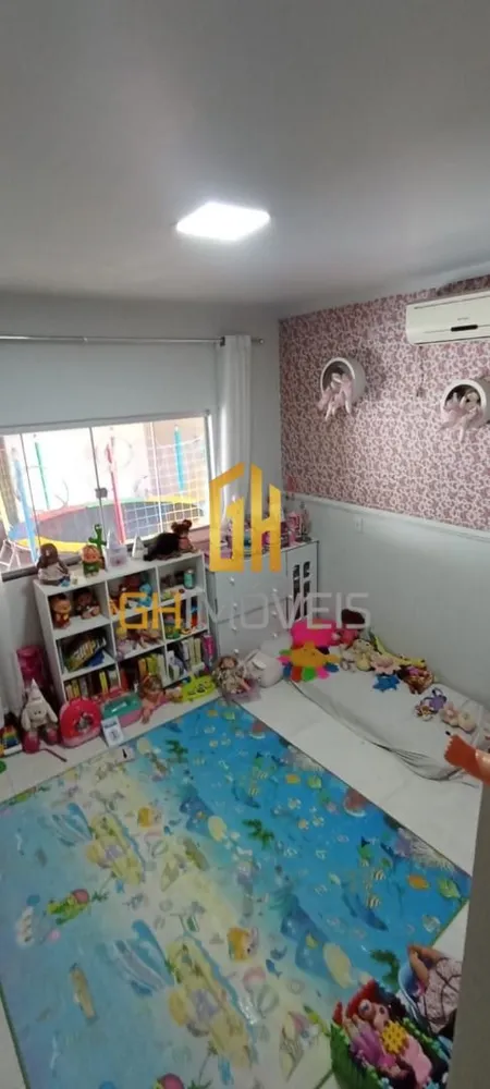 Casa, 4 quartos, 225 m² - Foto 1