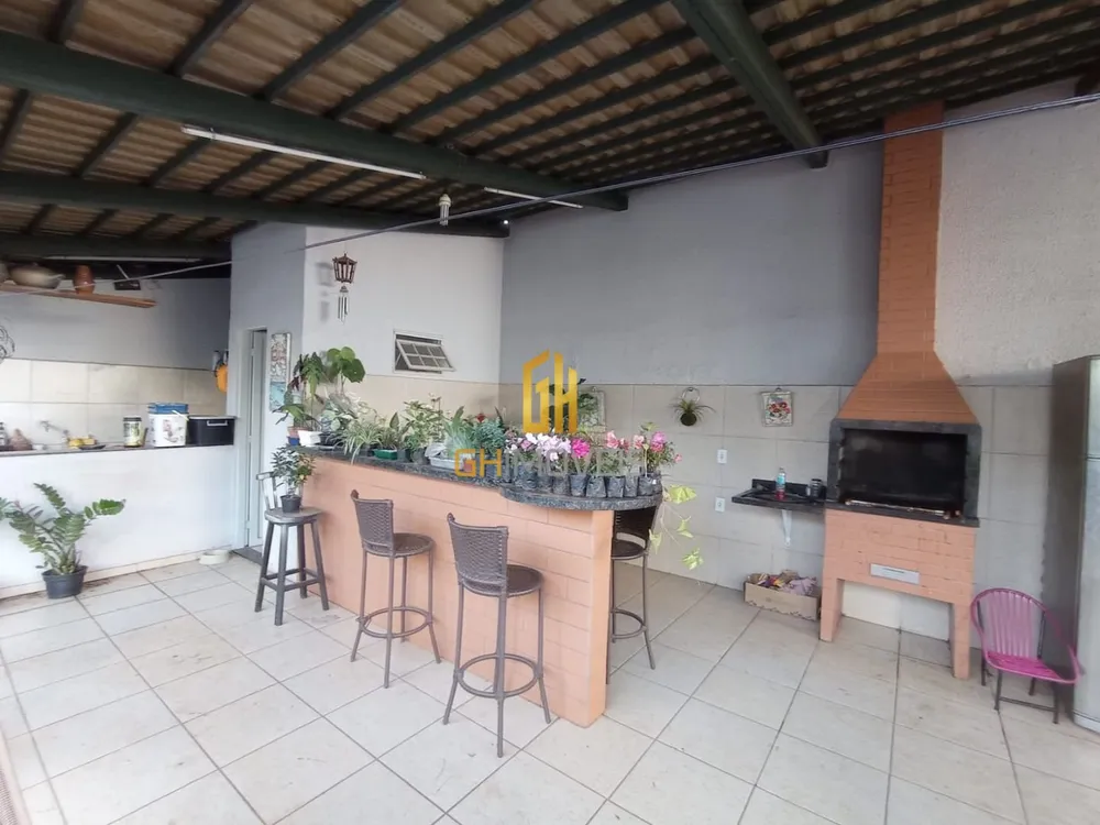 Casa, 4 quartos, 260 m² - Foto 1
