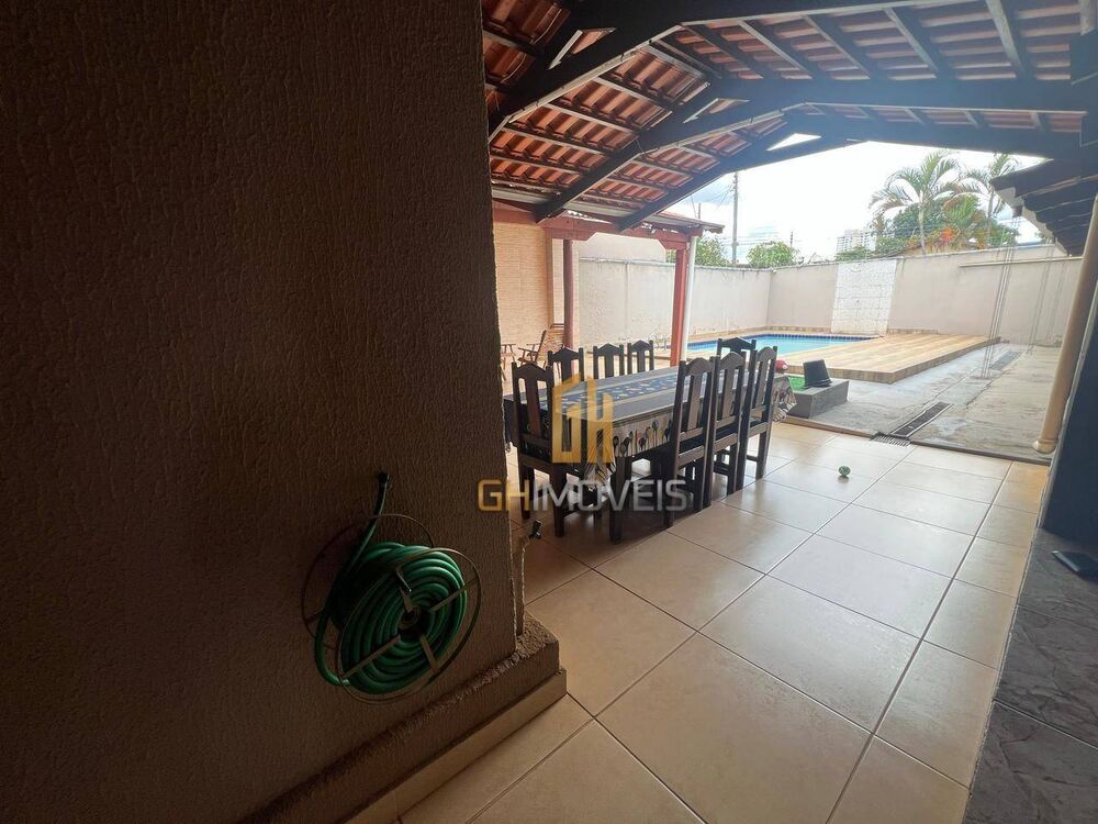 Casa, 3 quartos, 210 m² - Foto 1