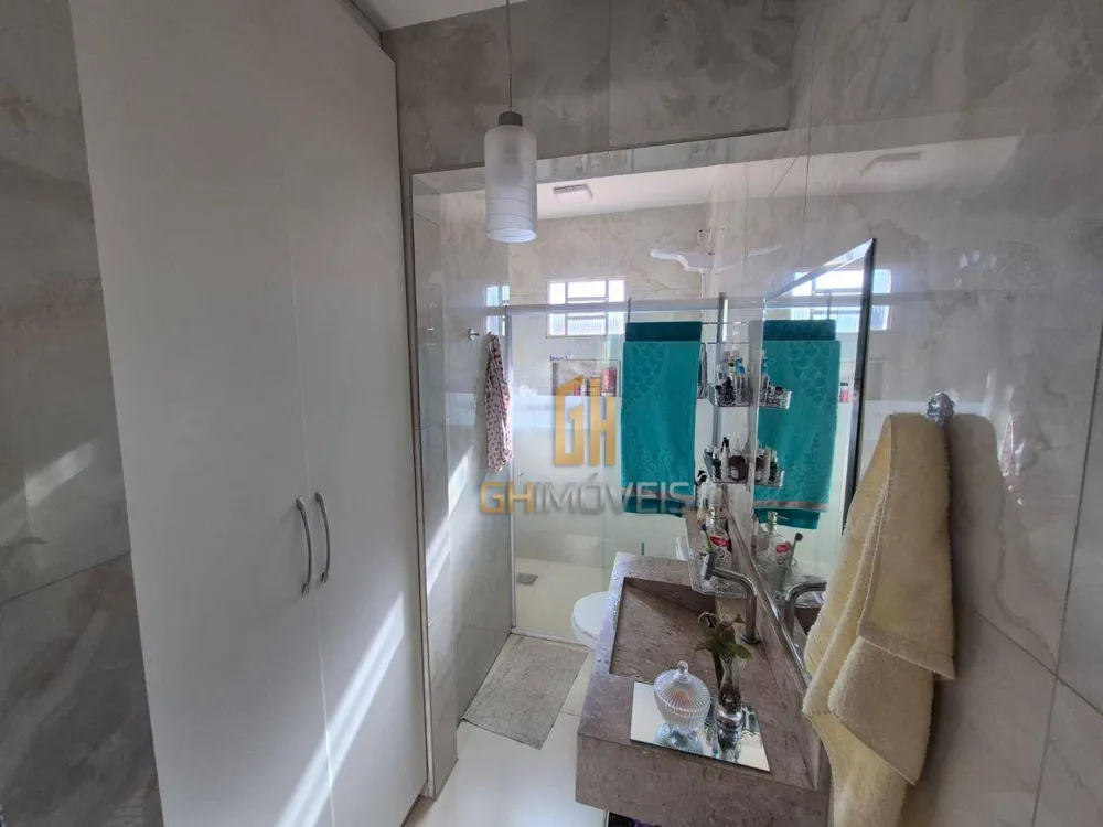 Sobrado, 4 quartos, 208 m² - Foto 1