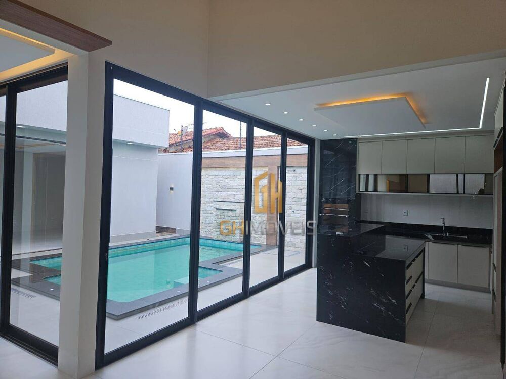 Casa à venda com 4 quartos, 230m² - Foto 2