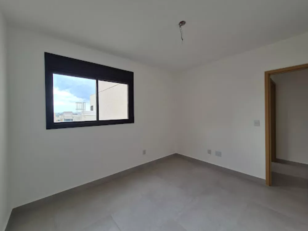 Sobrado à venda com 4 quartos, 181m² - Foto 2