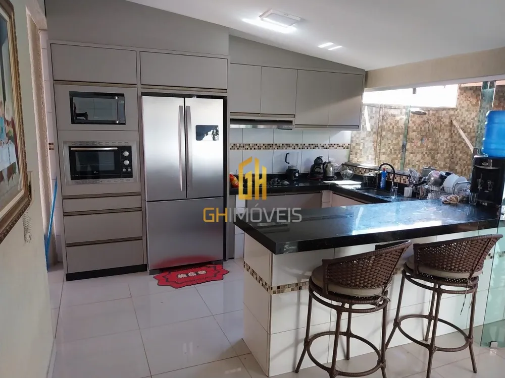 Casa, 3 quartos, 210 m² - Foto 2