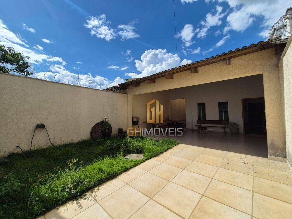 Casa à venda com 3 quartos, 118m² - Foto 1