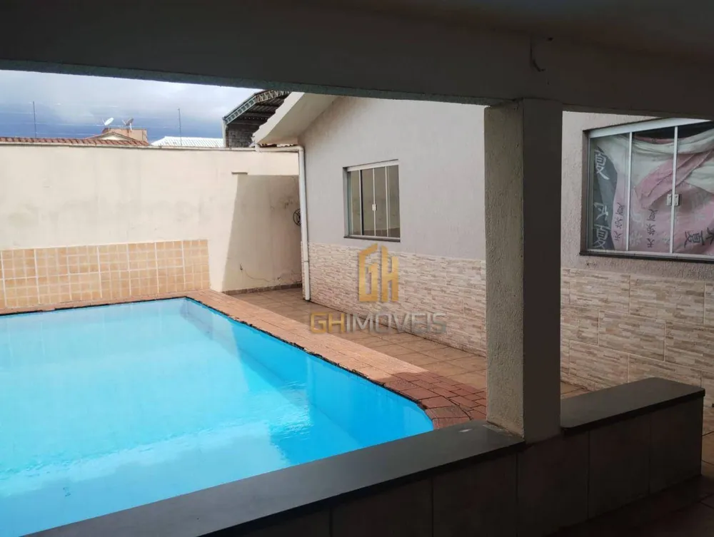 Casa, 4 quartos, 236 m² - Foto 1