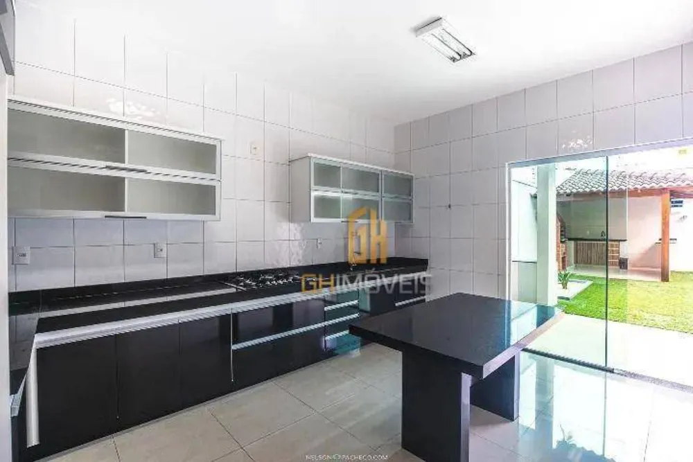 Sobrado, 3 quartos, 370 m² - Foto 1