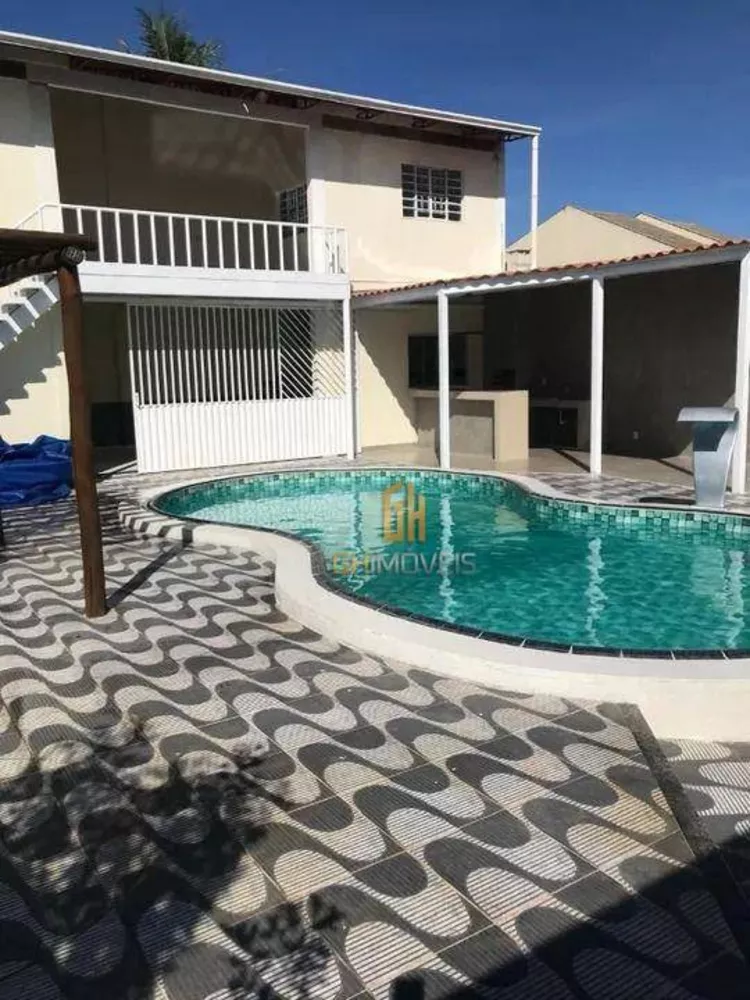 Casa à venda com 3 quartos, 300m² - Foto 1