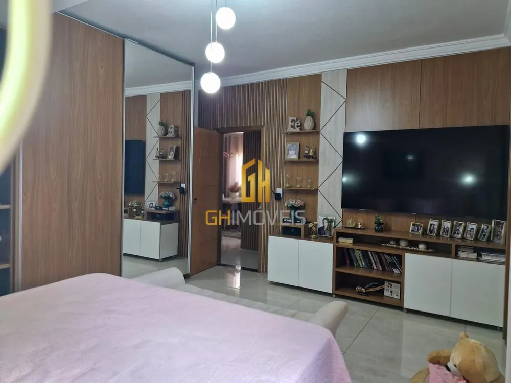 Casa, 4 quartos, 230 m² - Foto 1