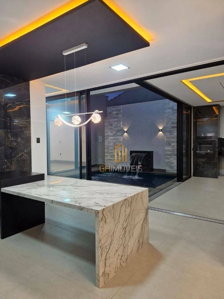 Casa, 4 quartos, 238 m² - Foto 1