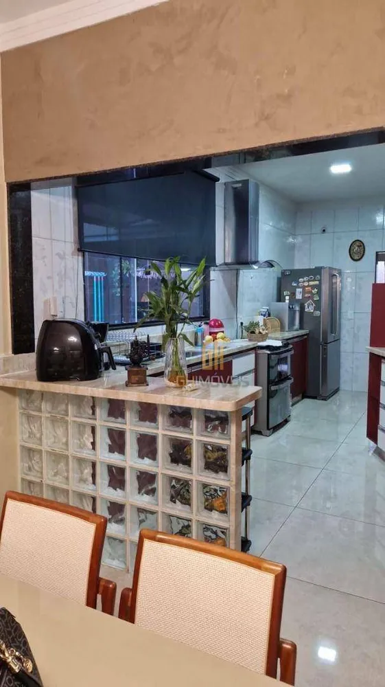 Casa, 4 quartos, 230 m² - Foto 3