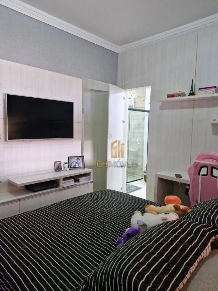 Casa, 4 quartos, 230 m² - Foto 1