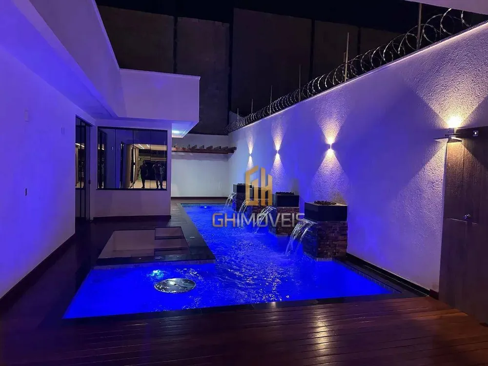 Casa, 4 quartos, 230 m² - Foto 1