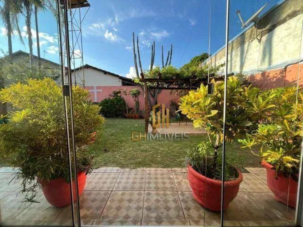 Casa à venda com 3 quartos, 200m² - Foto 1