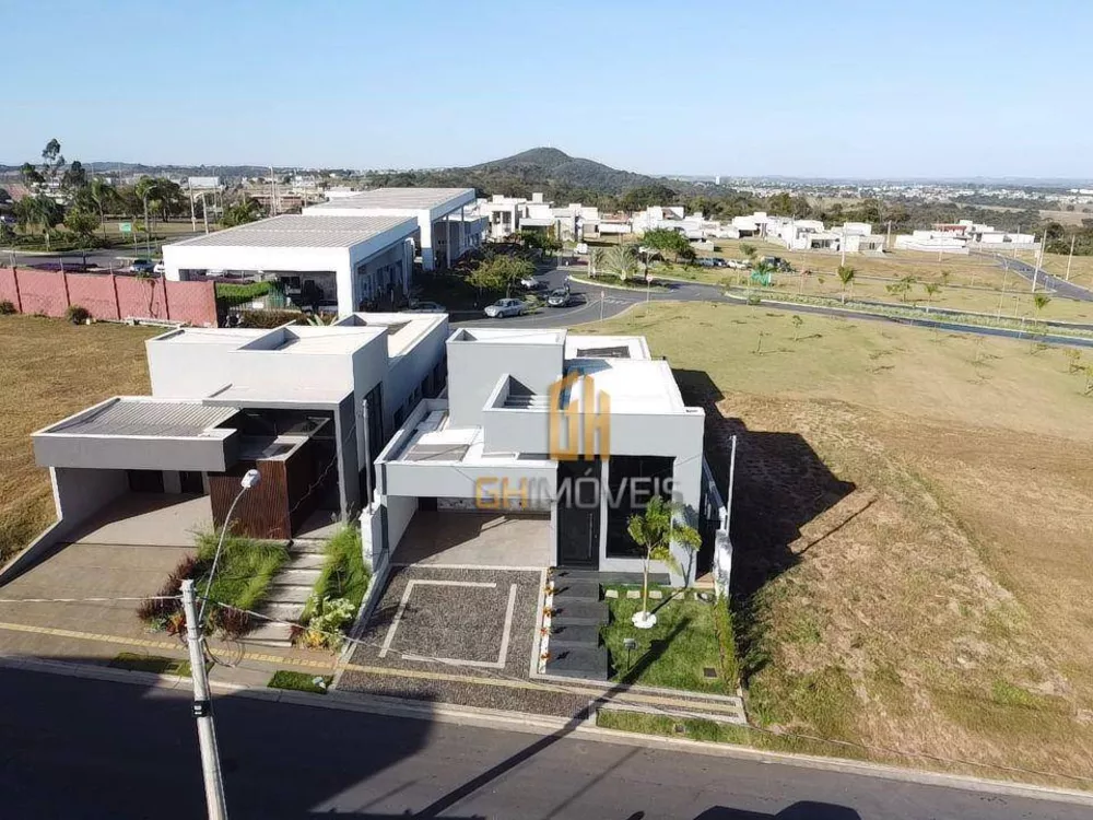 Casa de Condomínio à venda com 4 quartos, 194m² - Foto 2