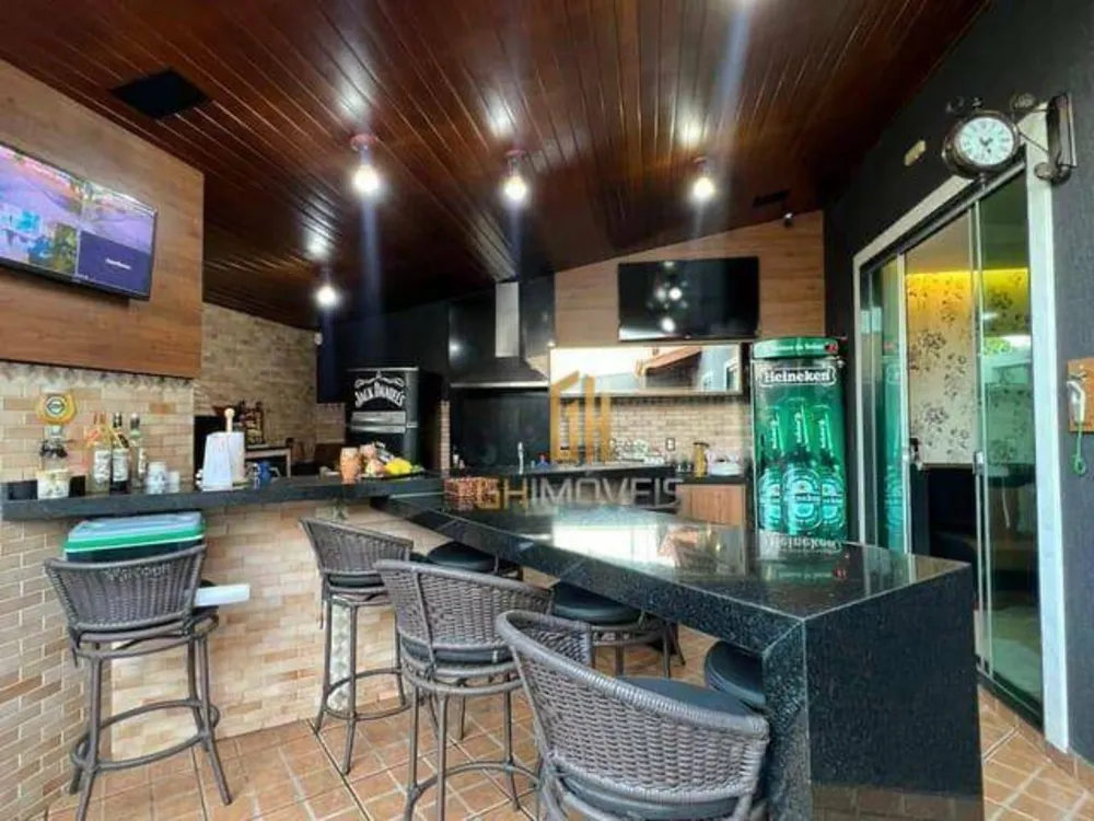 Casa, 3 quartos, 217 m² - Foto 1