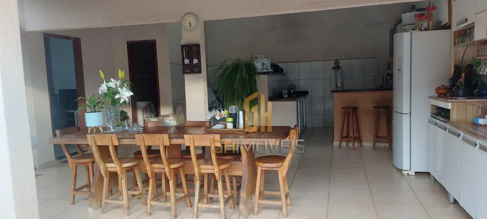 Casa, 4 quartos, 266 m² - Foto 1