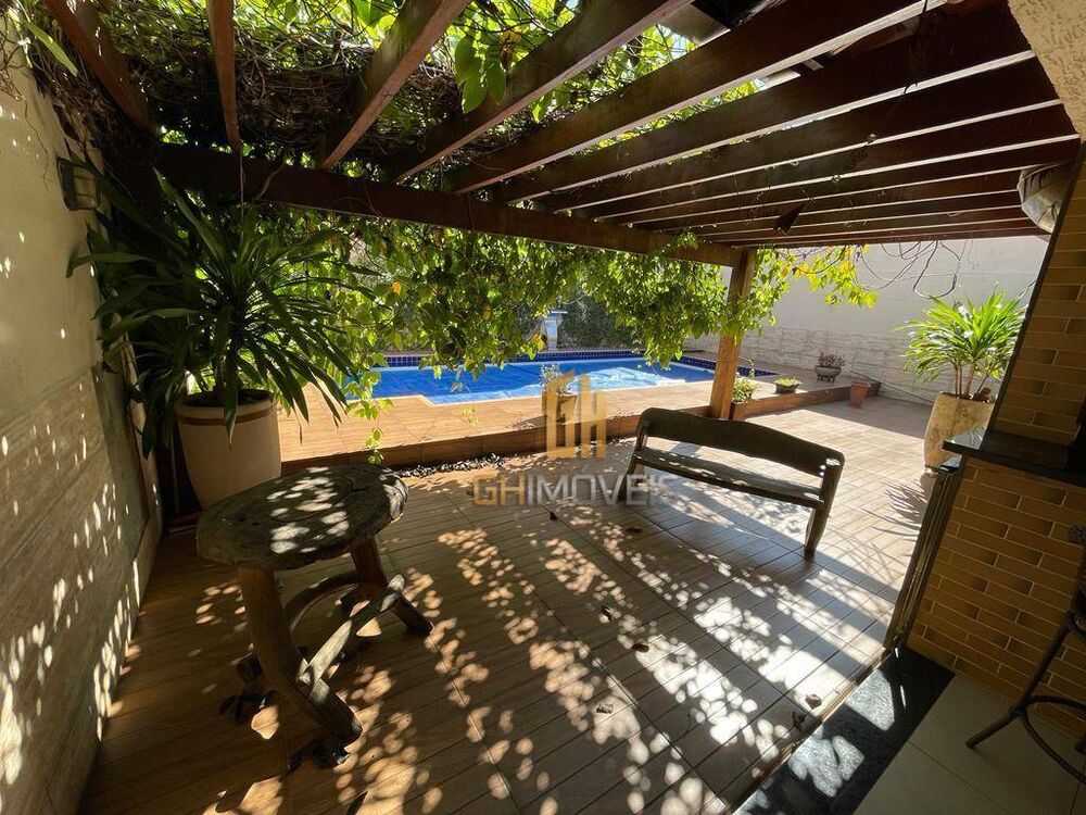 Casa, 3 quartos, 240 m² - Foto 2