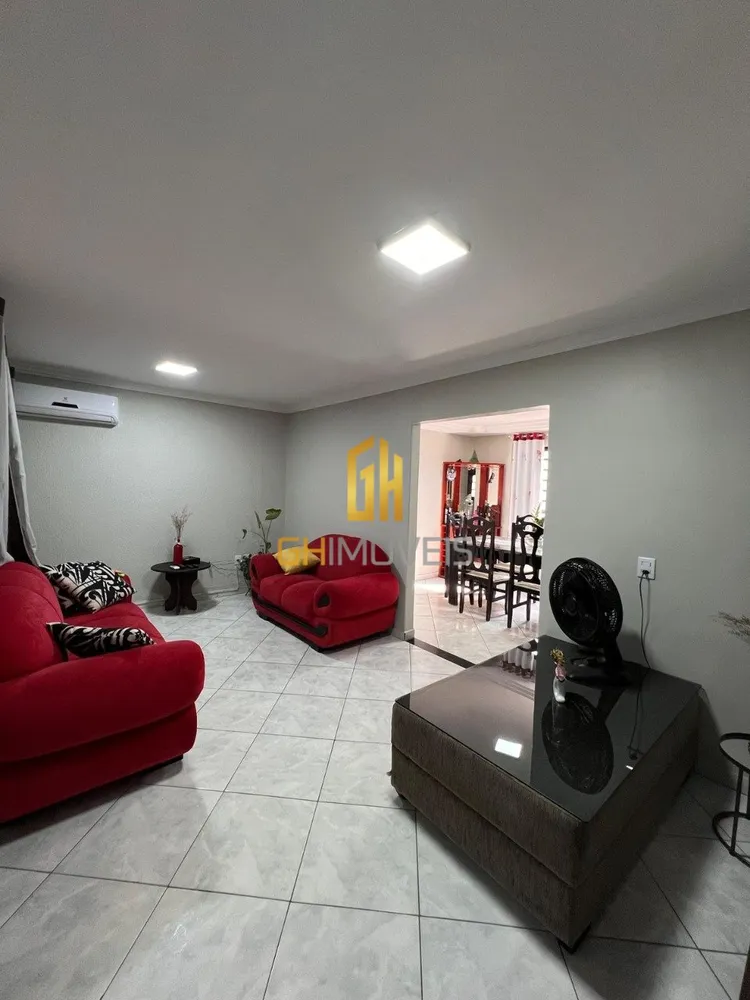 Casa, 3 quartos, 242 m² - Foto 2