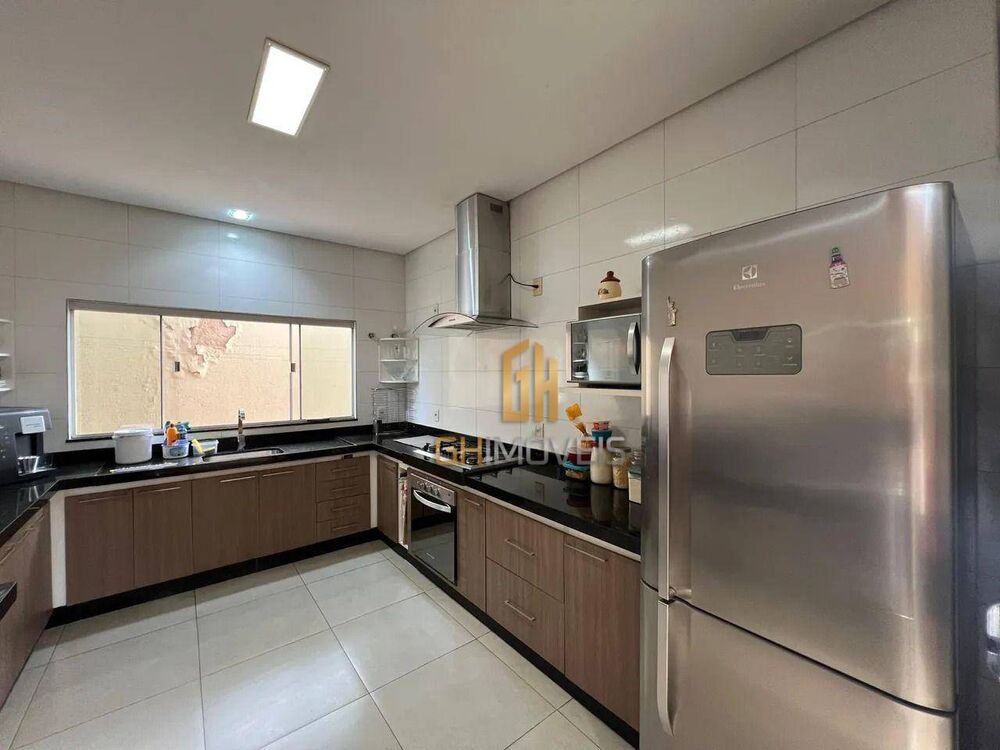 Casa, 3 quartos, 210 m² - Foto 2