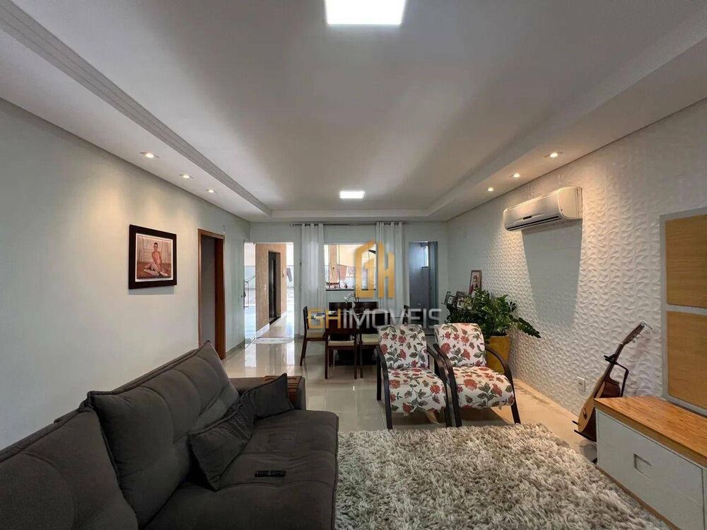 Casa, 3 quartos, 210 m² - Foto 1