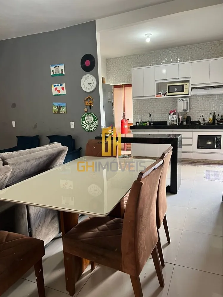 Casa, 3 quartos, 201 m² - Foto 2
