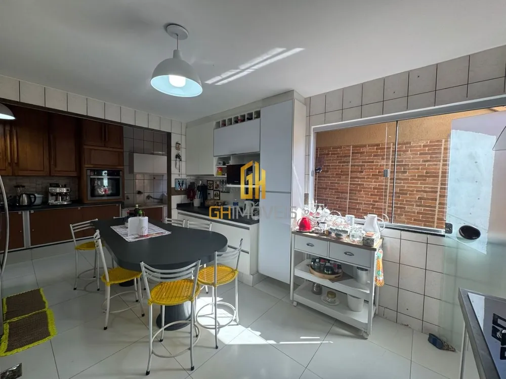 Casa, 4 quartos, 330 m² - Foto 2