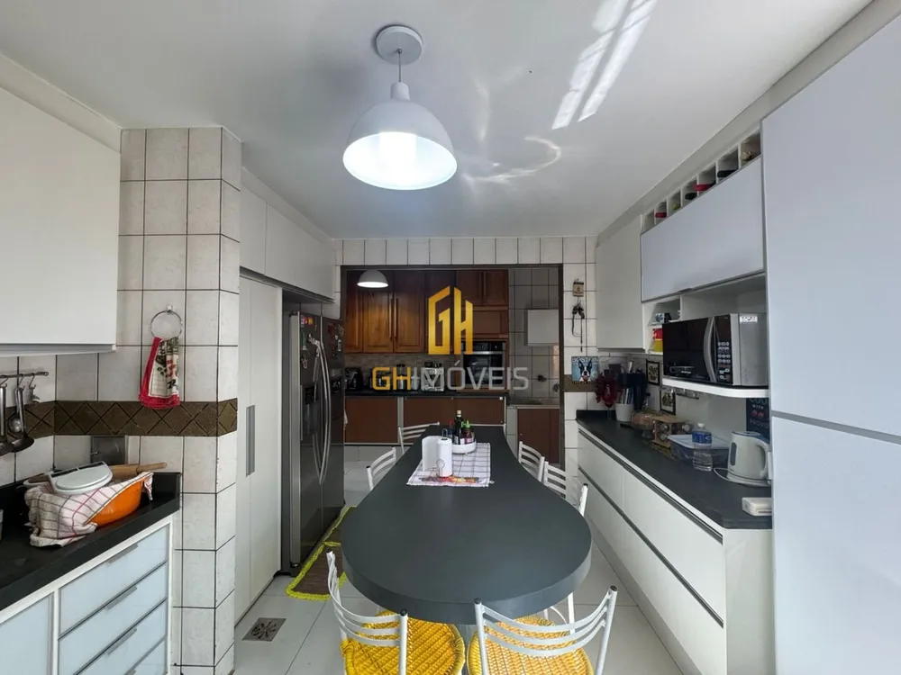 Casa, 4 quartos, 330 m² - Foto 1