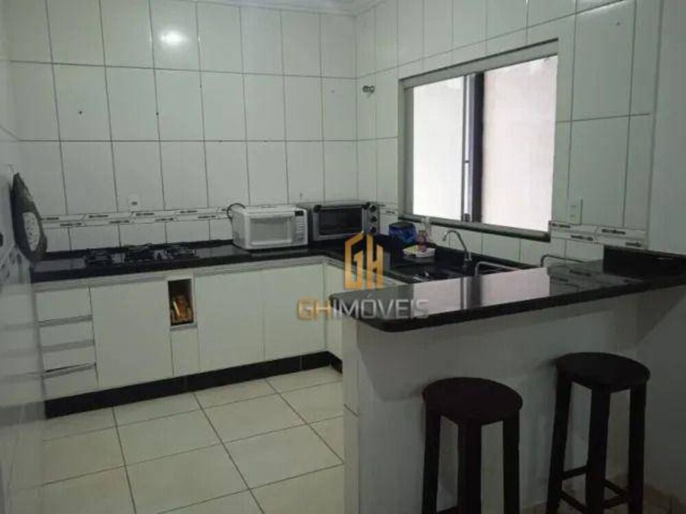Casa, 3 quartos, 260 m² - Foto 1