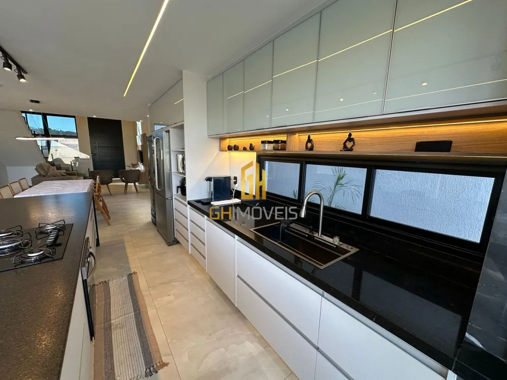 Sobrado, 4 quartos, 234 m² - Foto 1