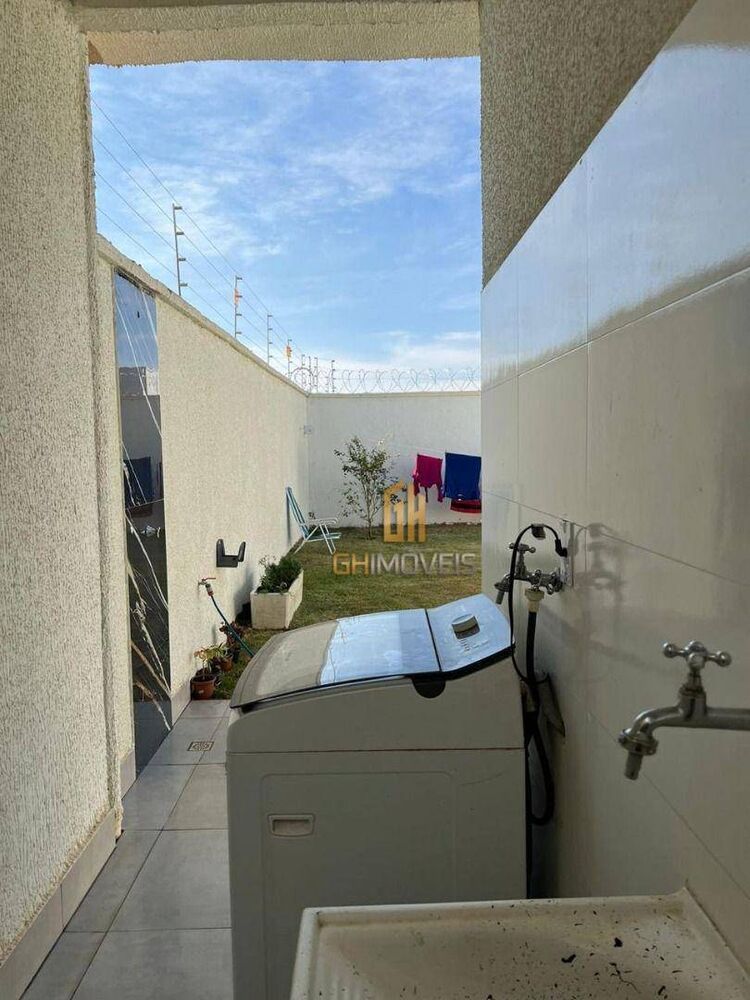Casa à venda com 3 quartos, 110m² - Foto 1