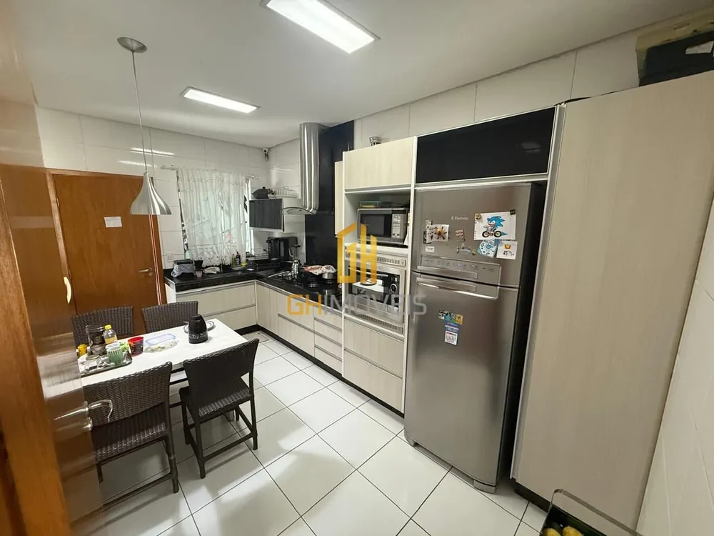 Casa, 3 quartos, 180 m² - Foto 1