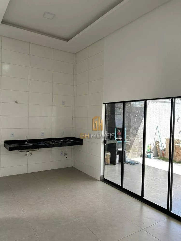 Casa à venda com 3 quartos, 100m² - Foto 1