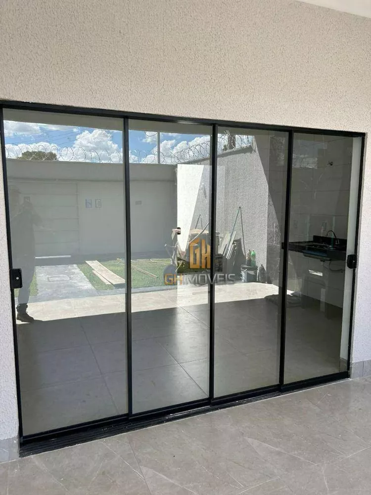 Casa à venda com 3 quartos, 100m² - Foto 2